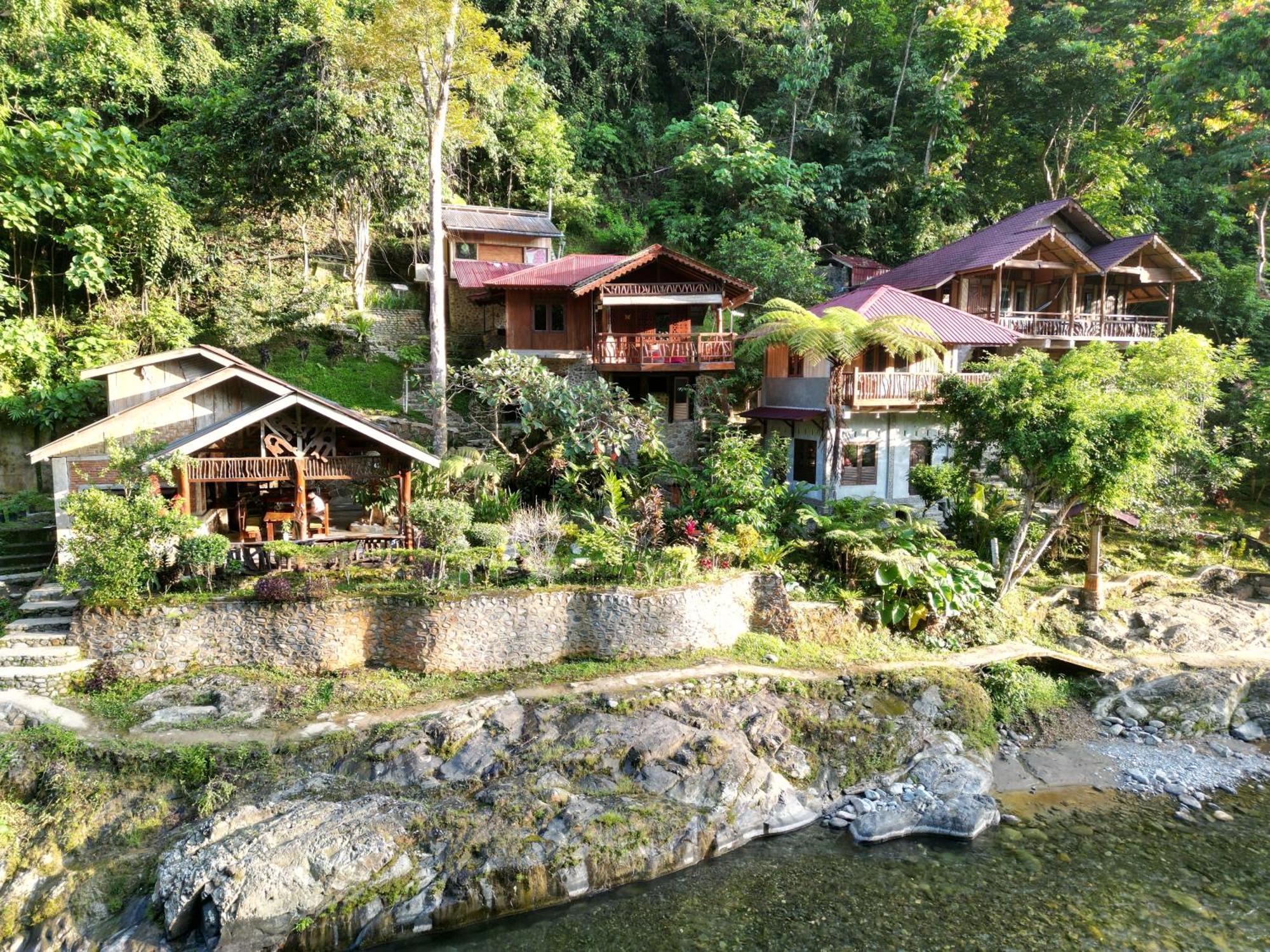 Kupu Kupu Garden Guest House & Cafe Bukit Lawang Exterior foto
