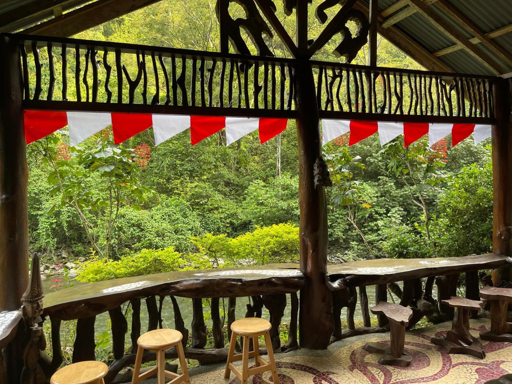 Kupu Kupu Garden Guest House & Cafe Bukit Lawang Exterior foto